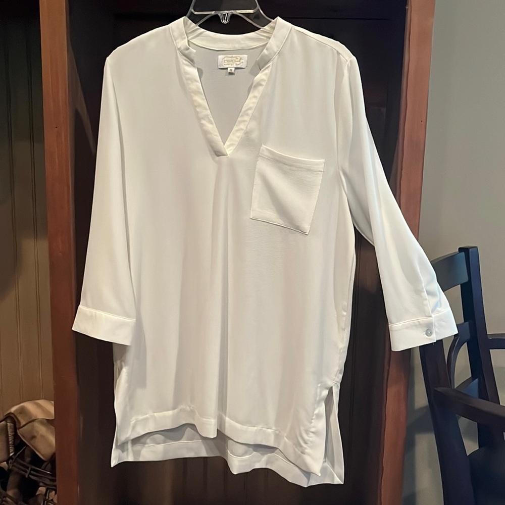 NWOT mudpie medium long sleeve top in white.